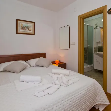 Kulic 25 Metara Od Plaze Br 1