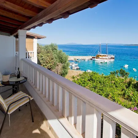 Kulic 25 Metara Od Plaze Br 1 Zavala